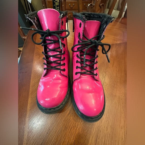 Dr. Martens Doc Martens Air Wair Kids Hot Pink Zipper Boot patent lamper size 3 - Picture 5 of 12